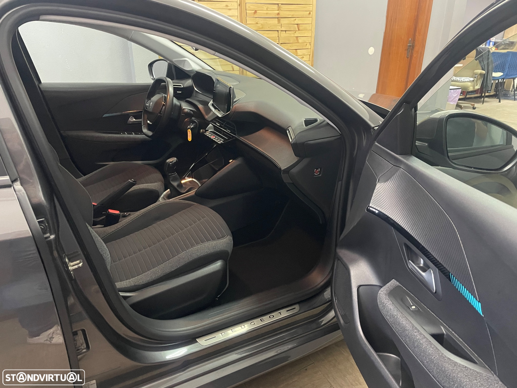 Peugeot 208 1.2 PureTech SE Style - 17