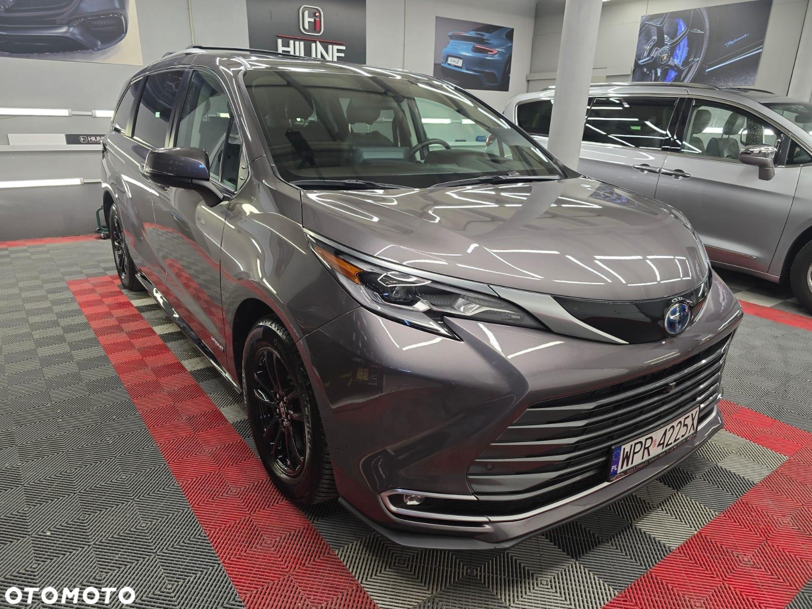 Toyota Sienna - 25