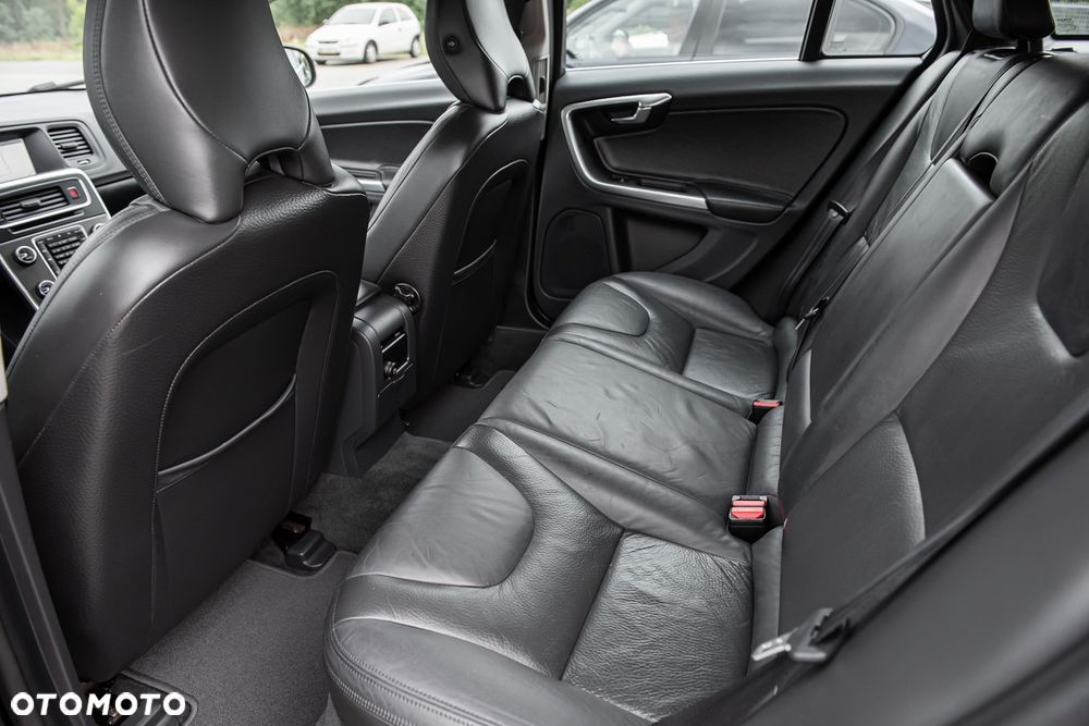 Volvo V60 D2 Summum - 25