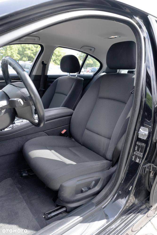 BMW Seria 5 518d - 17
