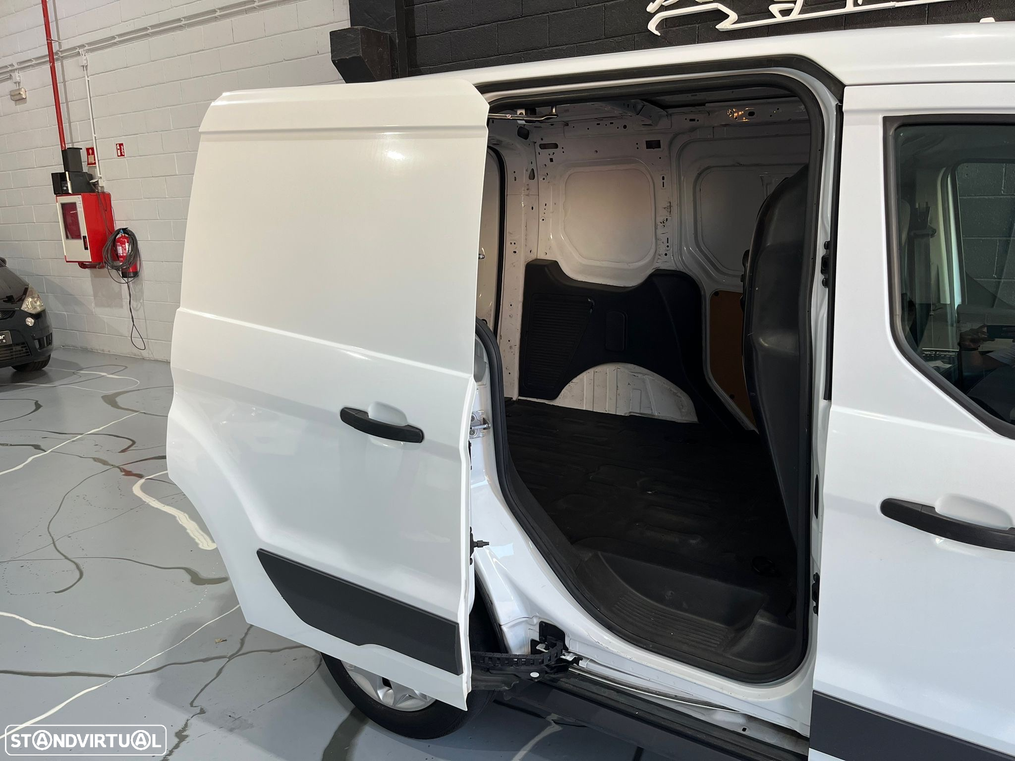Ford Connect 1.6 TDCI 3 LUGARES - 25