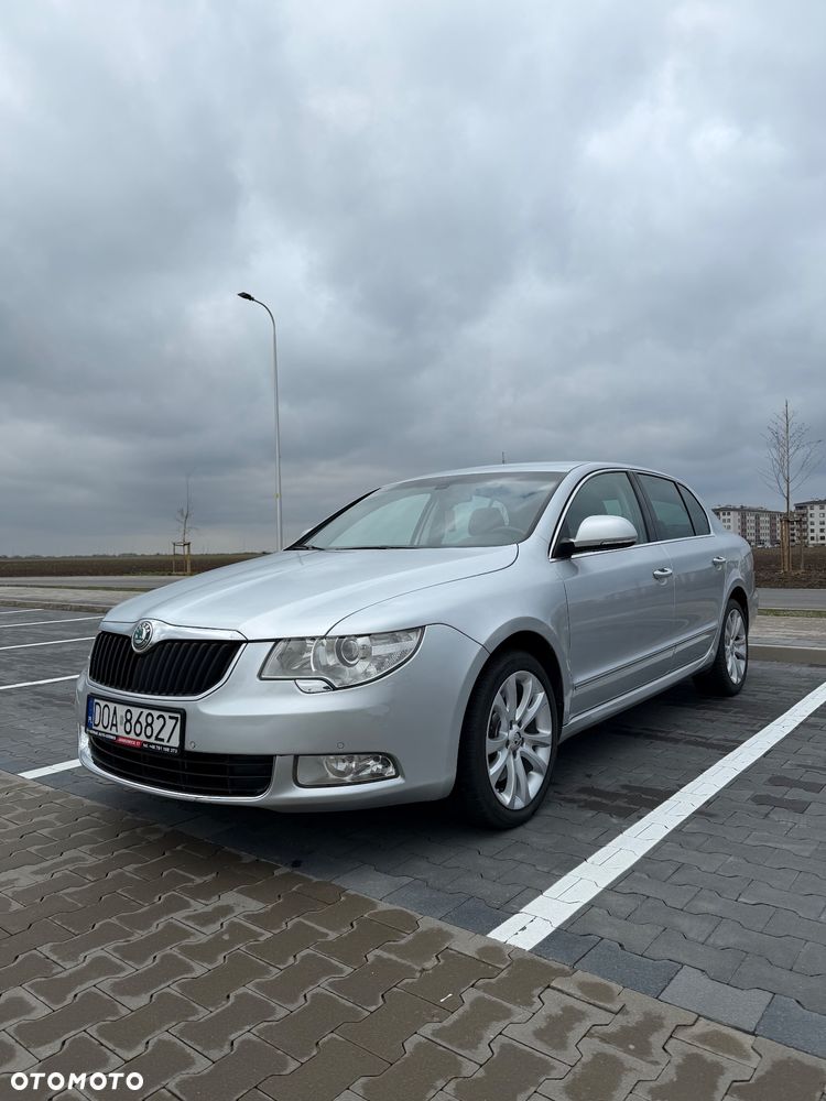 Skoda Superb 2.0 TDI Platinum DSG - 2