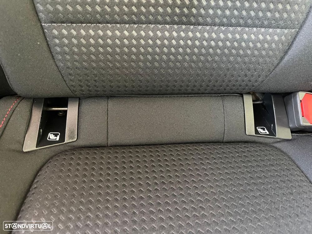 Ford Focus 1.0 EcoBoost MHEV ST-Line X - 12