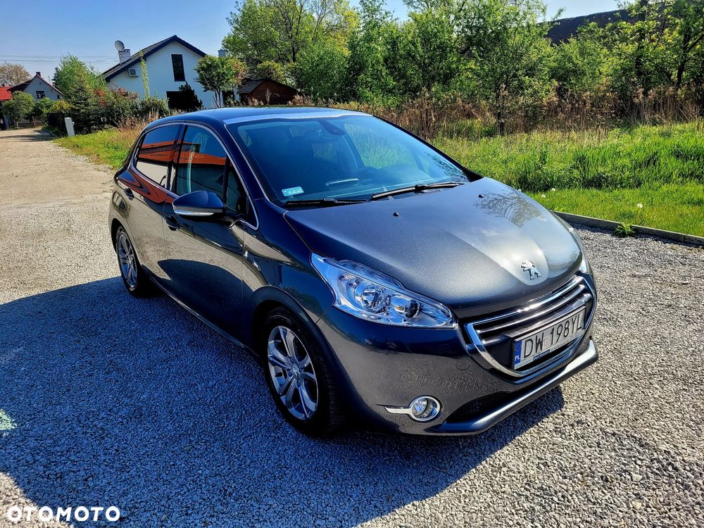 Peugeot 208 120 VTI Intuitive - 1