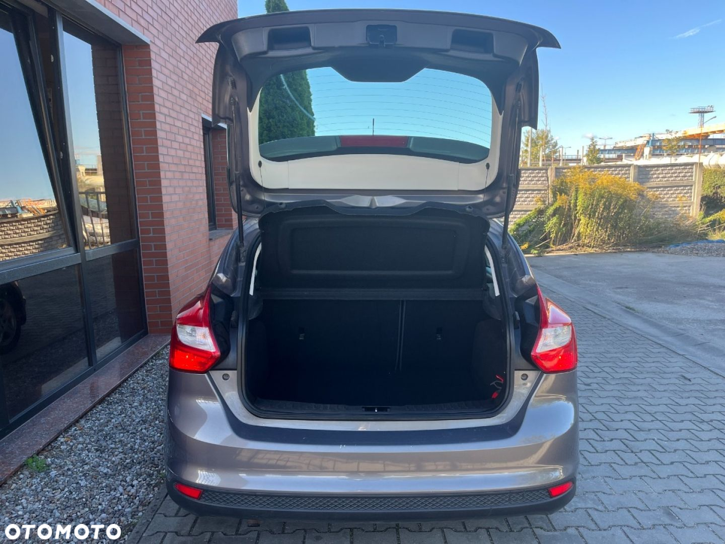 Ford Focus 1.6 Ambiente - 23