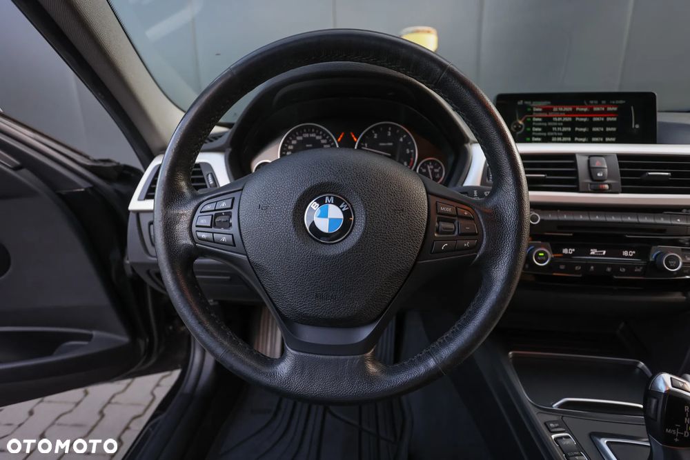 BMW Seria 3 320d xDrive Luxury Line sport - 39