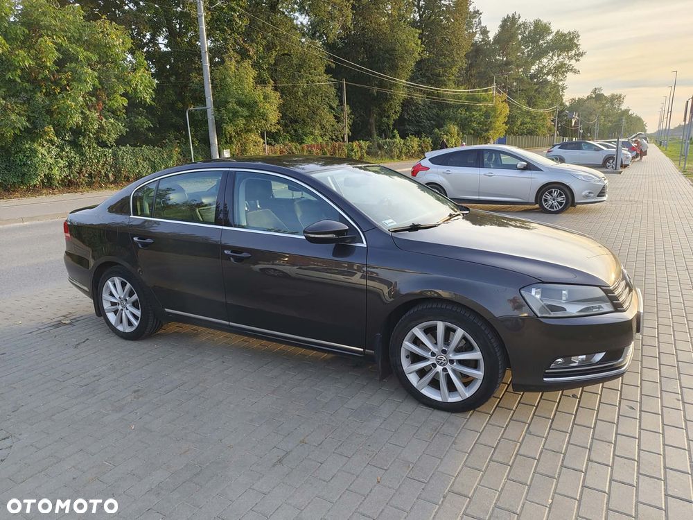 Volkswagen Passat - 13