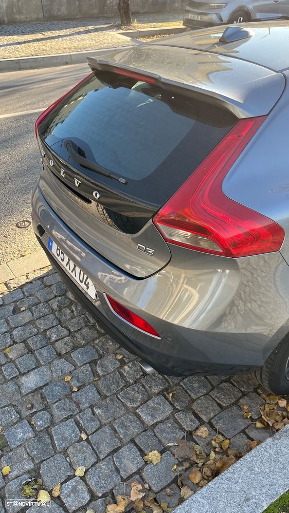 Volvo V40 2.0 D3 Momentum Geartronic - 27