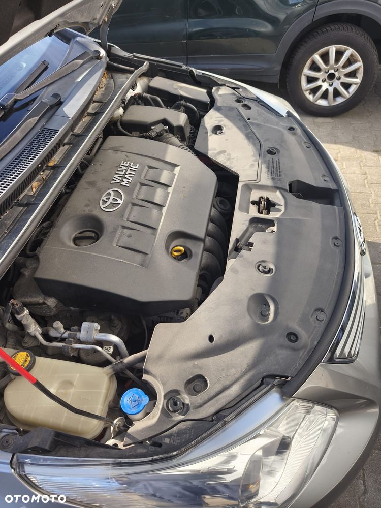 Toyota Avensis - 10