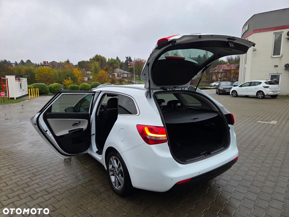 Kia Ceed 1.6 GDI ISG Dream-Team Edition - 24