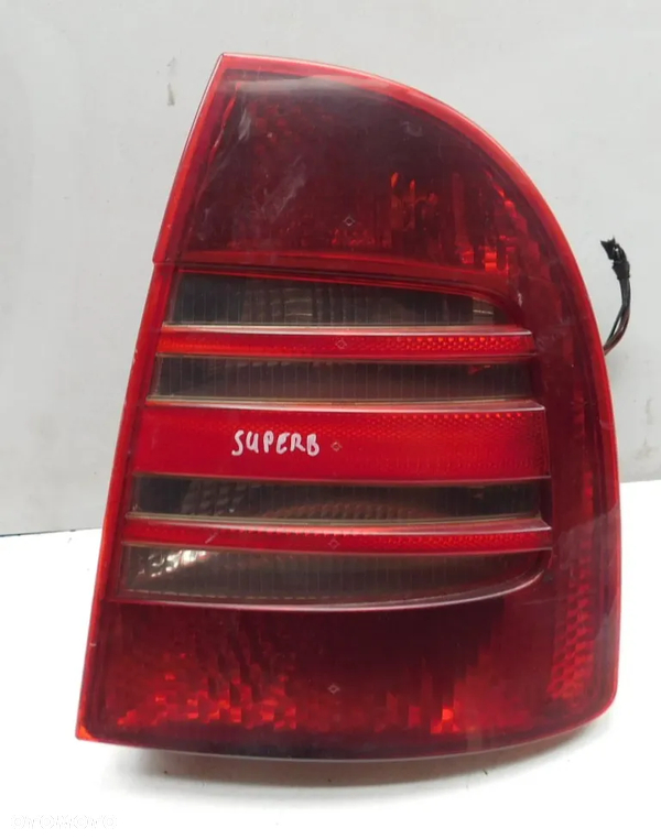 Lampa prawa tył SKODA SUPERB 1 01-06