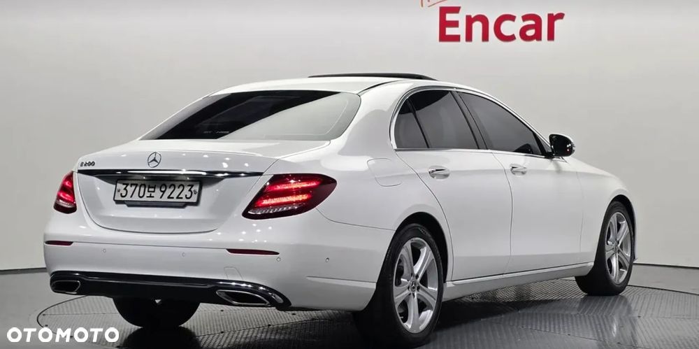 Mercedes-Benz Klasa E 300 9G-TRONIC AMG Line - 5