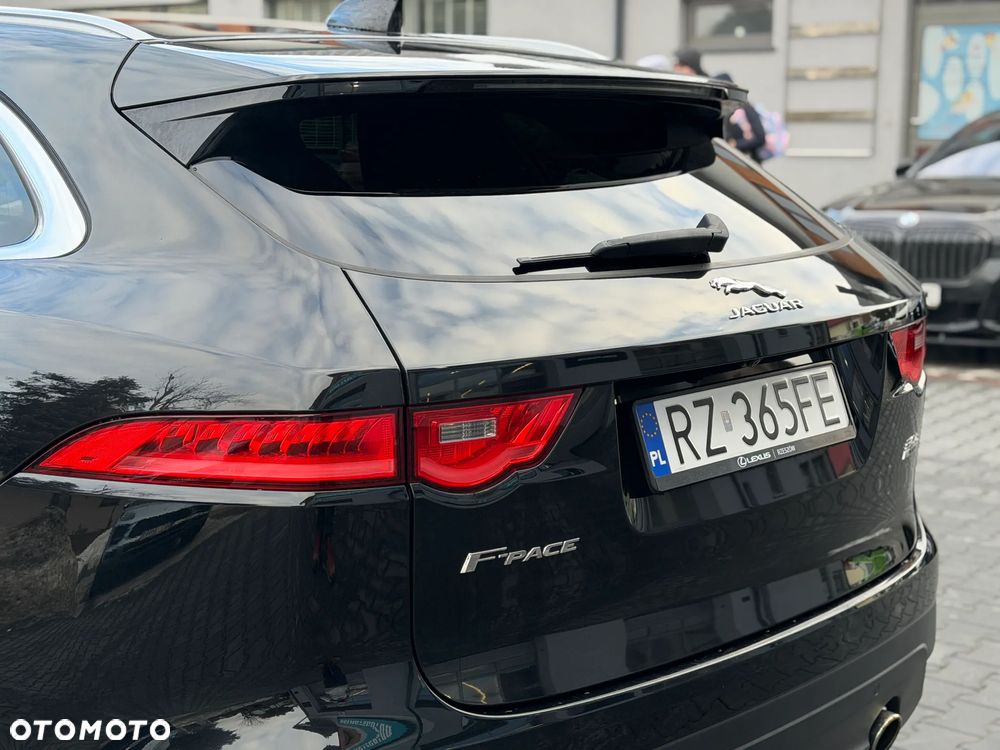 Jaguar F-Pace 30t AWD Portfolio - 11