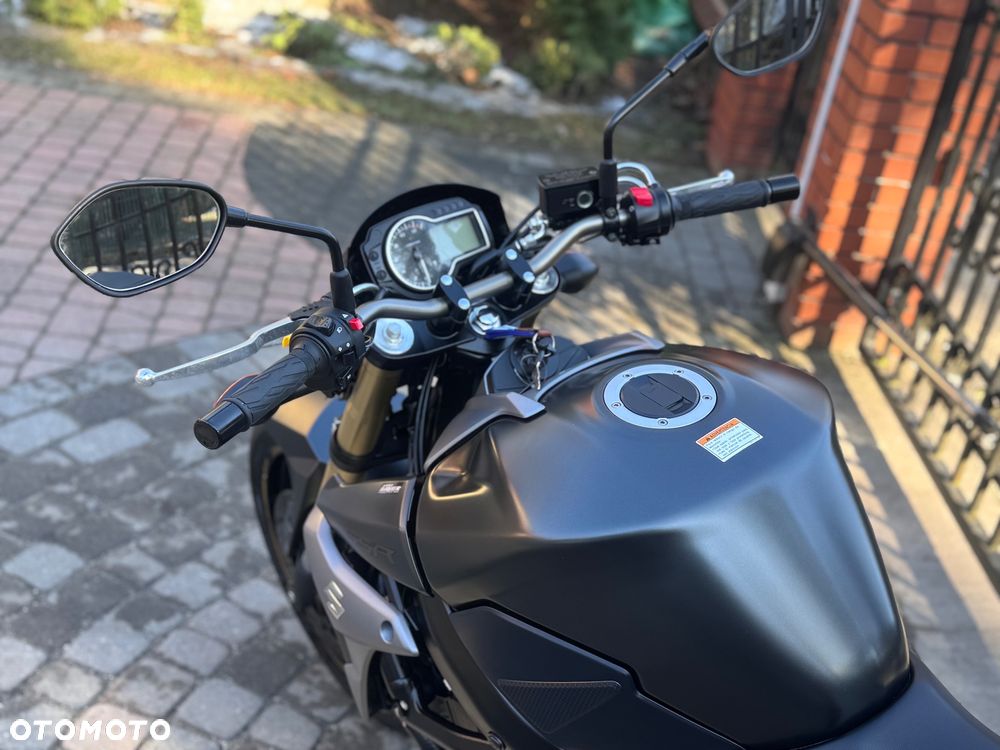 Suzuki GSR - 15