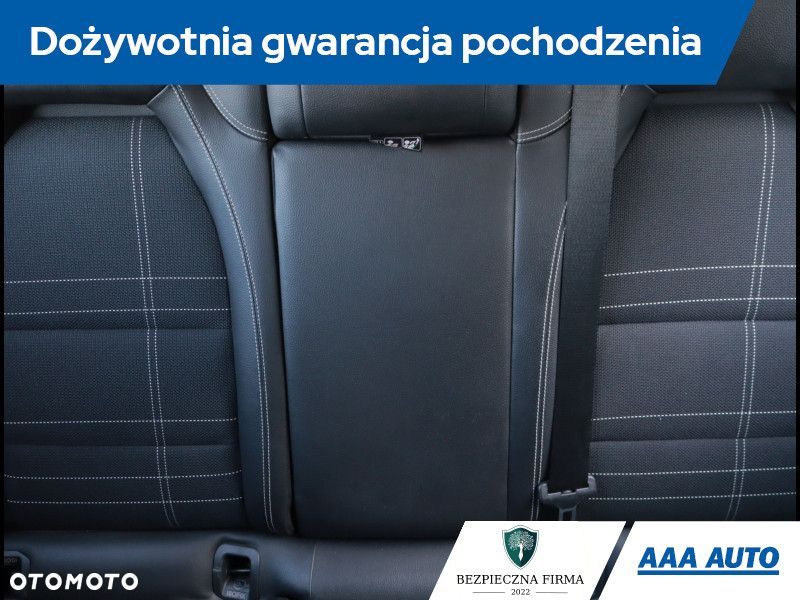 Mercedes-Benz GLA - 11