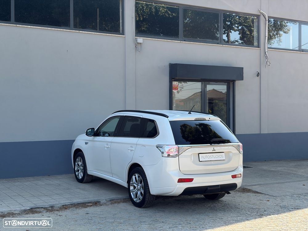 Mitsubishi Outlander 2.0 4WD - 17