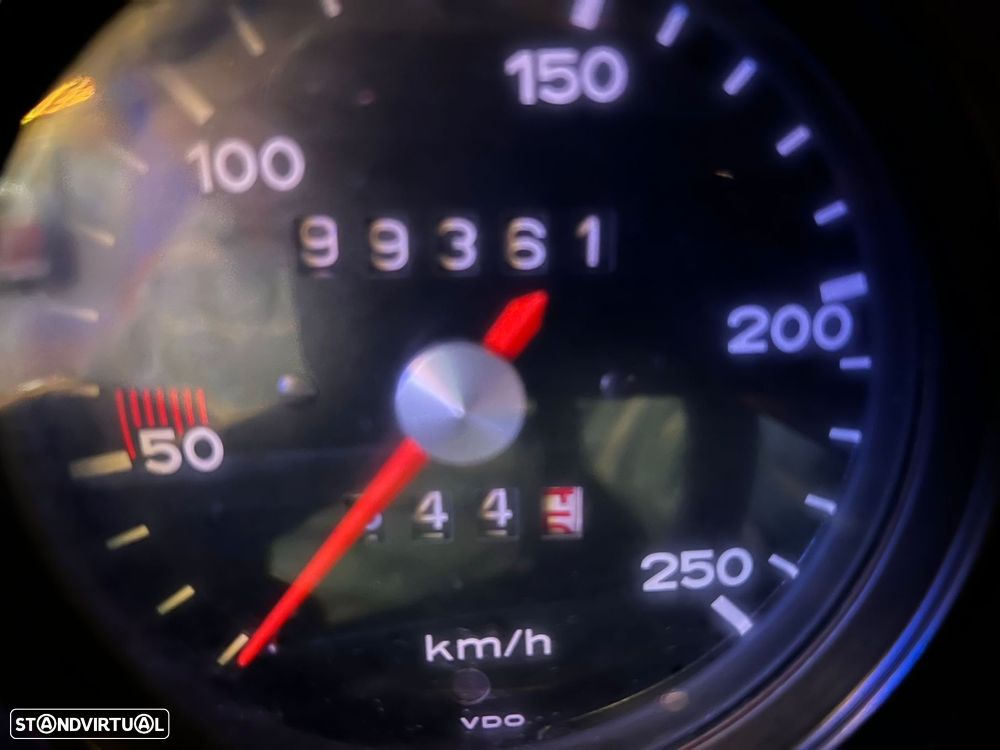 Porsche 911 Série F - 19