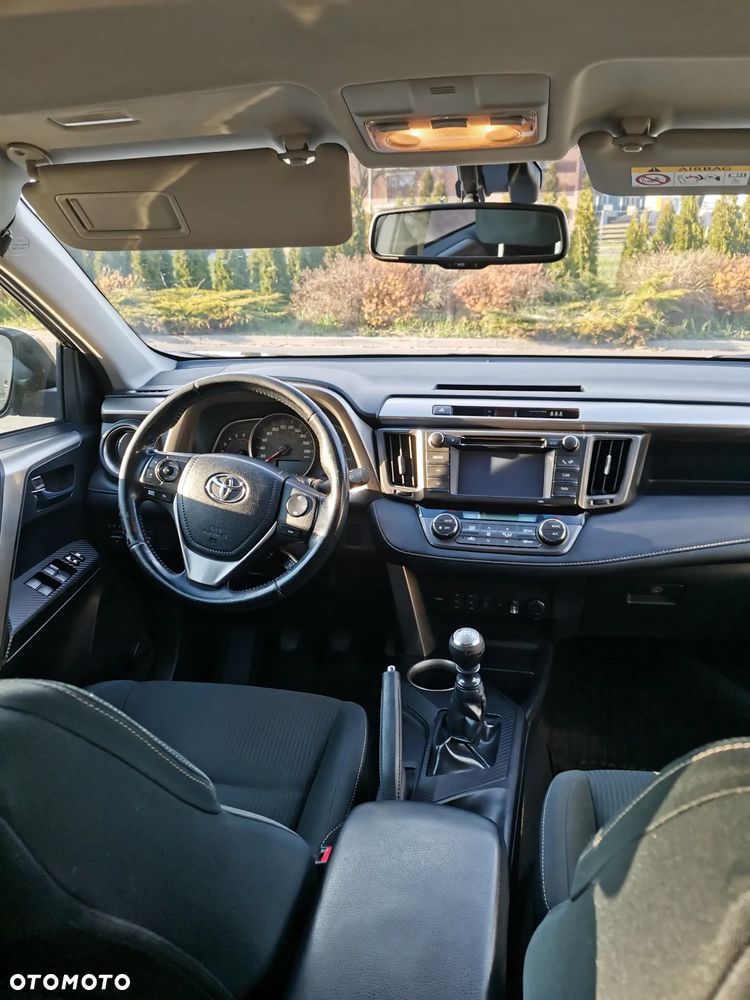 Toyota RAV4 2.2 D-4D Premium - 16