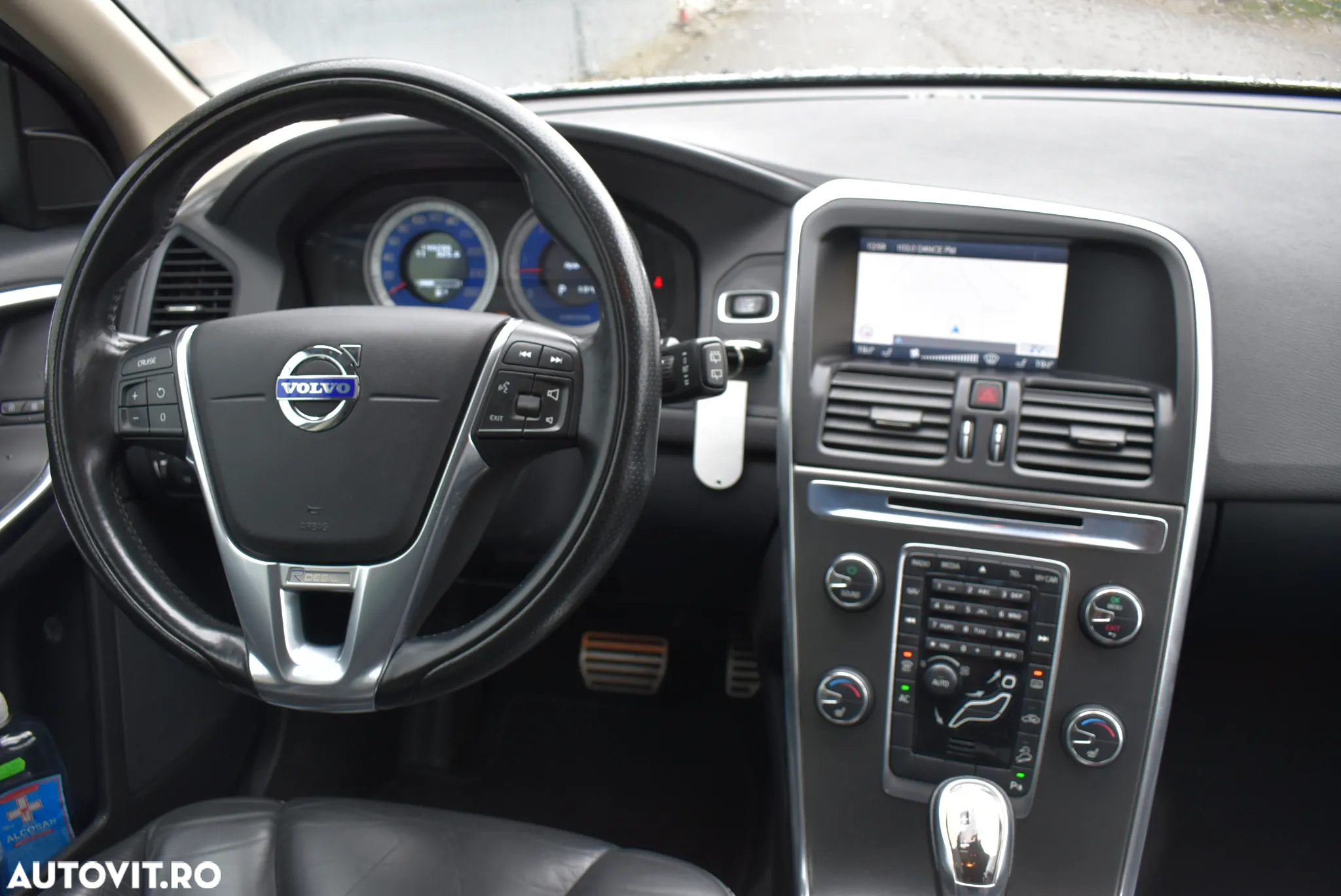 Volvo XC 60 2.4D AWD Aut. RDesign - 6
