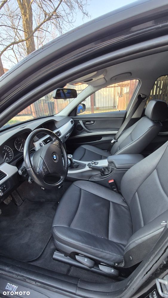 BMW Seria 3 320d DPF Efficient Dynamics Edition - 7