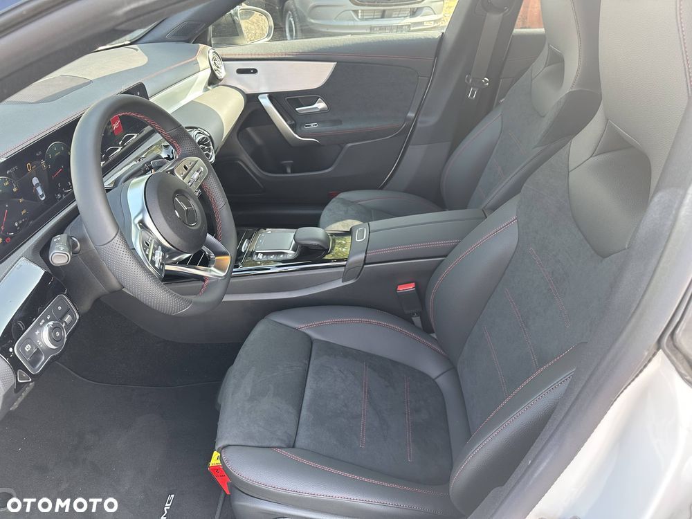 Mercedes-Benz CLA 200 mHEV AMG Line 7G-DCT - 7
