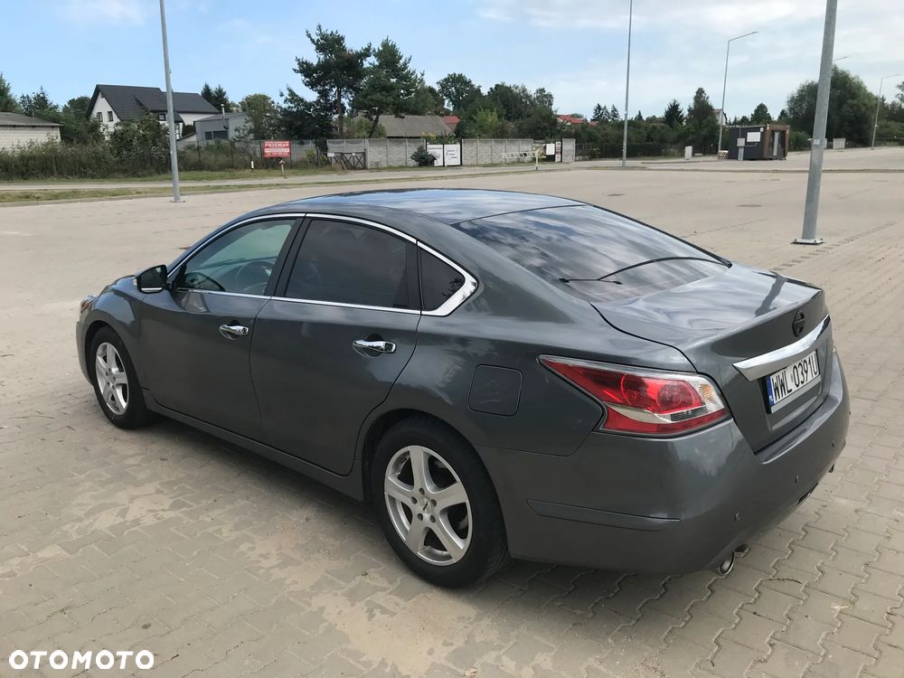 Nissan Altima - 10