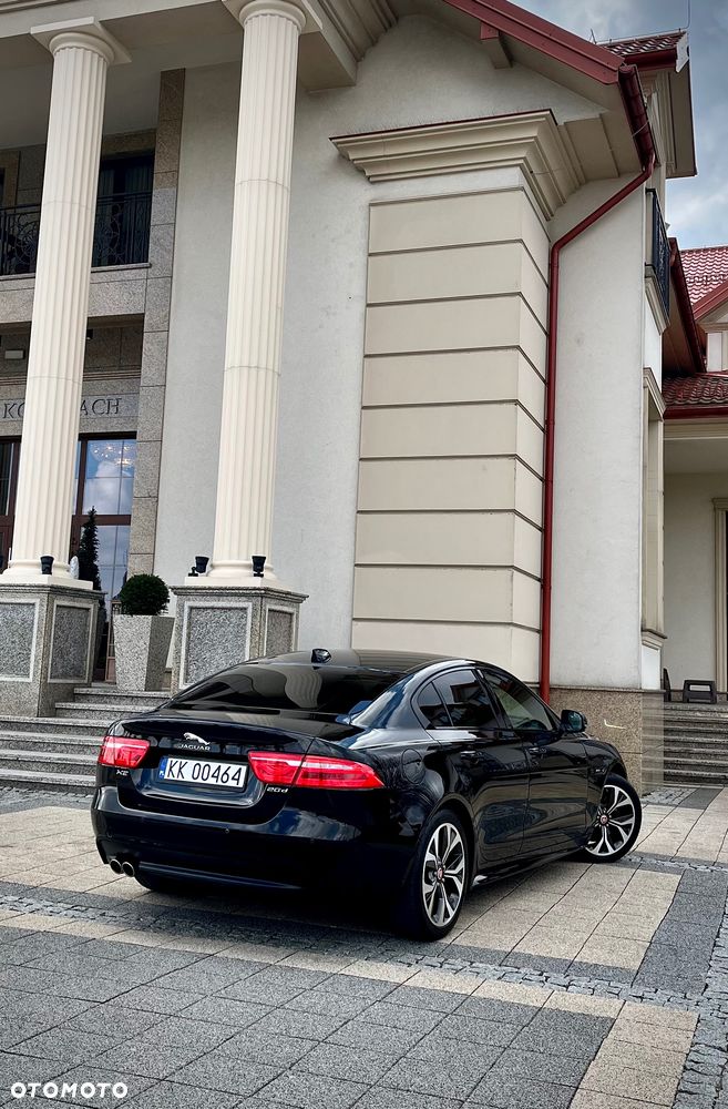 Jaguar XE 2.0 D R-Sport - 13