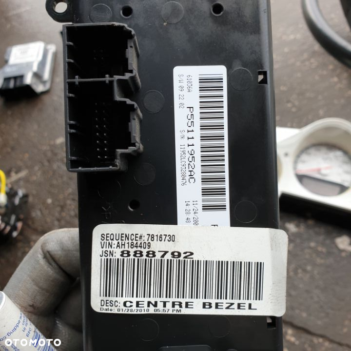 DODGE CHALLENGER PANEL KLIMATYZACJI P55111952AC  P55111952AE 10R - 2