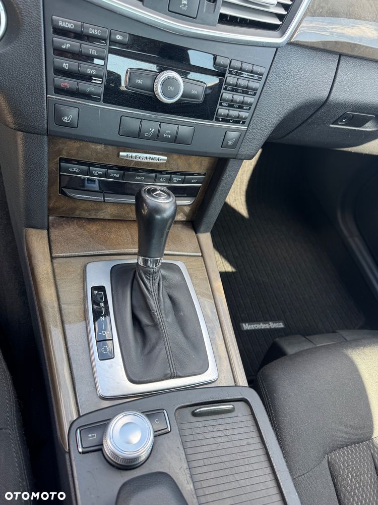 Mercedes-Benz Klasa E 250 BlueEFFICIENCY 7G-TRONIC Elegance - 14