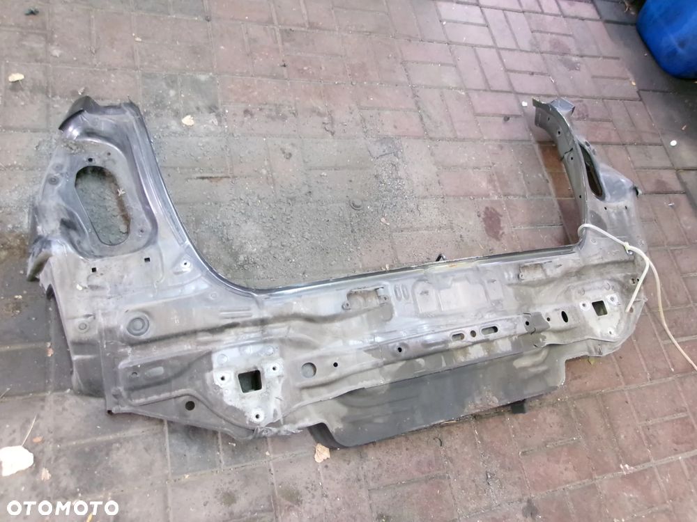 PAS TYLNY TOYOTA VERSO 09-18 - 1