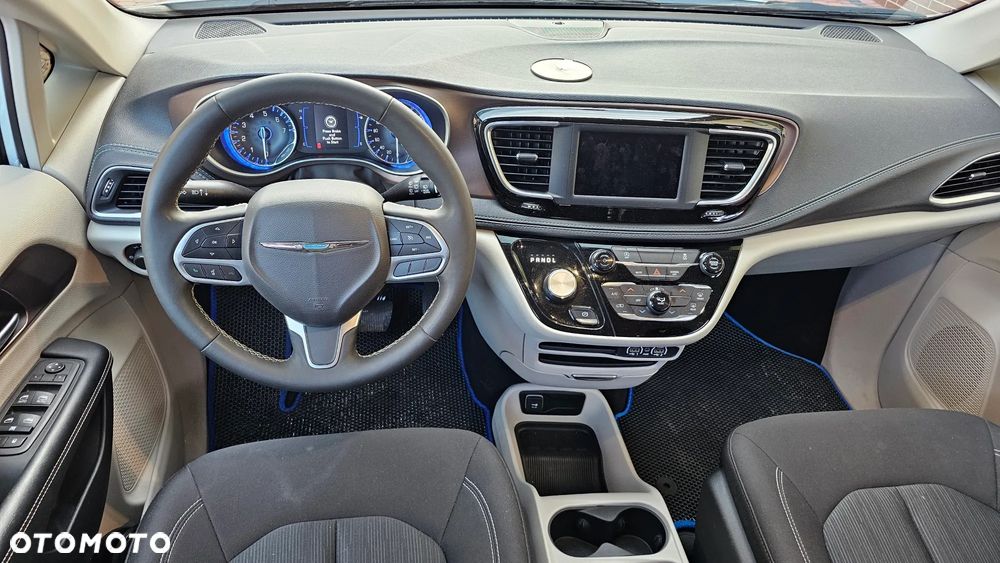 Chrysler Pacifica - 9