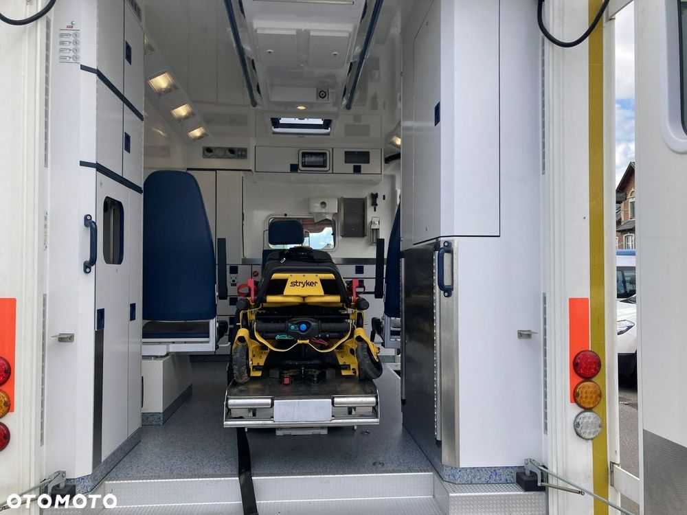 Mercedes-Benz Sprinter - 30