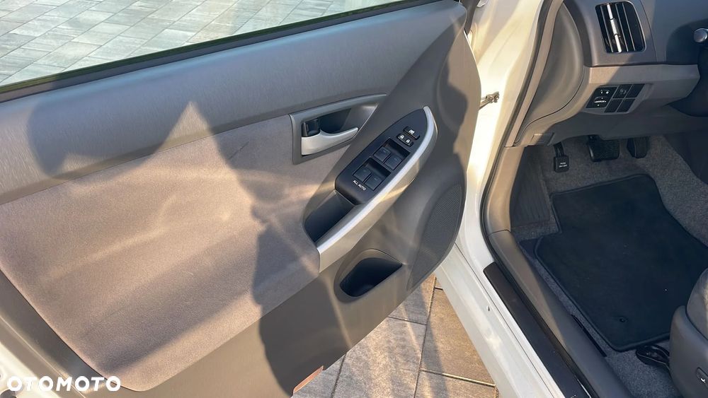 Toyota Prius 1.8 HSD Premium - 12