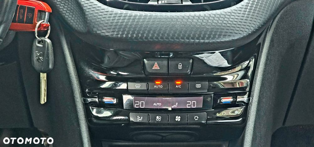 Peugeot 2008 1.6 BlueHDi Allure - 4