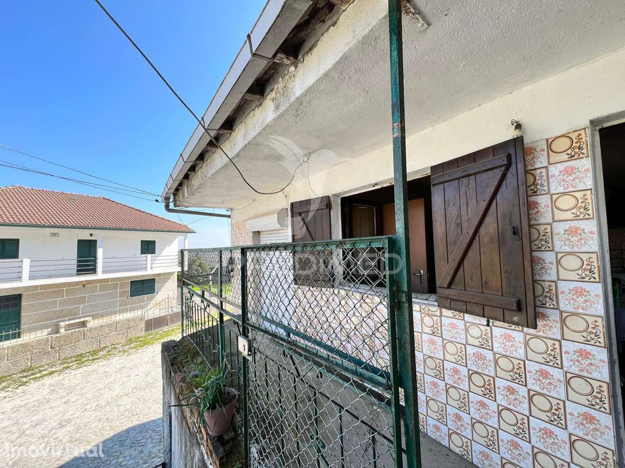 Moradia T3 com garagem e terreno em Samorinha – Carrazeda de Ansiães - Grande imagem: 4/20