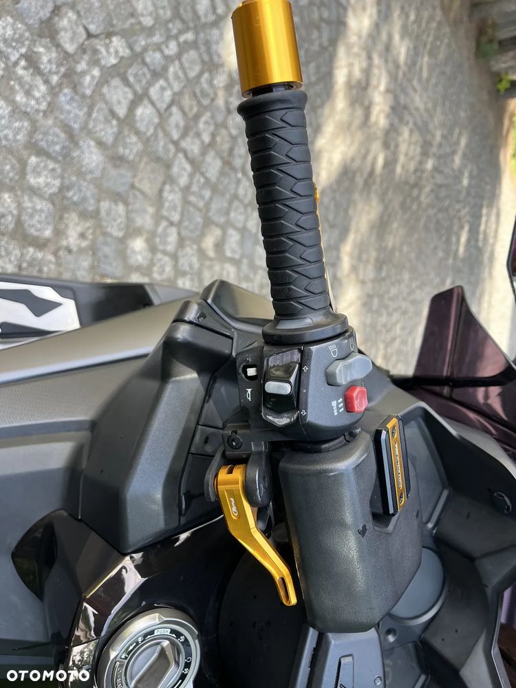 Kymco AK 550 - 13