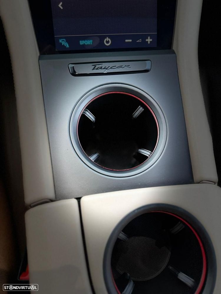 Porsche Taycan 4S - 37