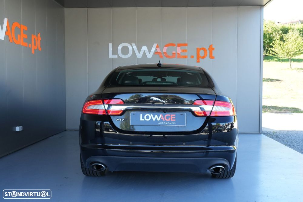 Jaguar XF 2.2 D Luxury - 11