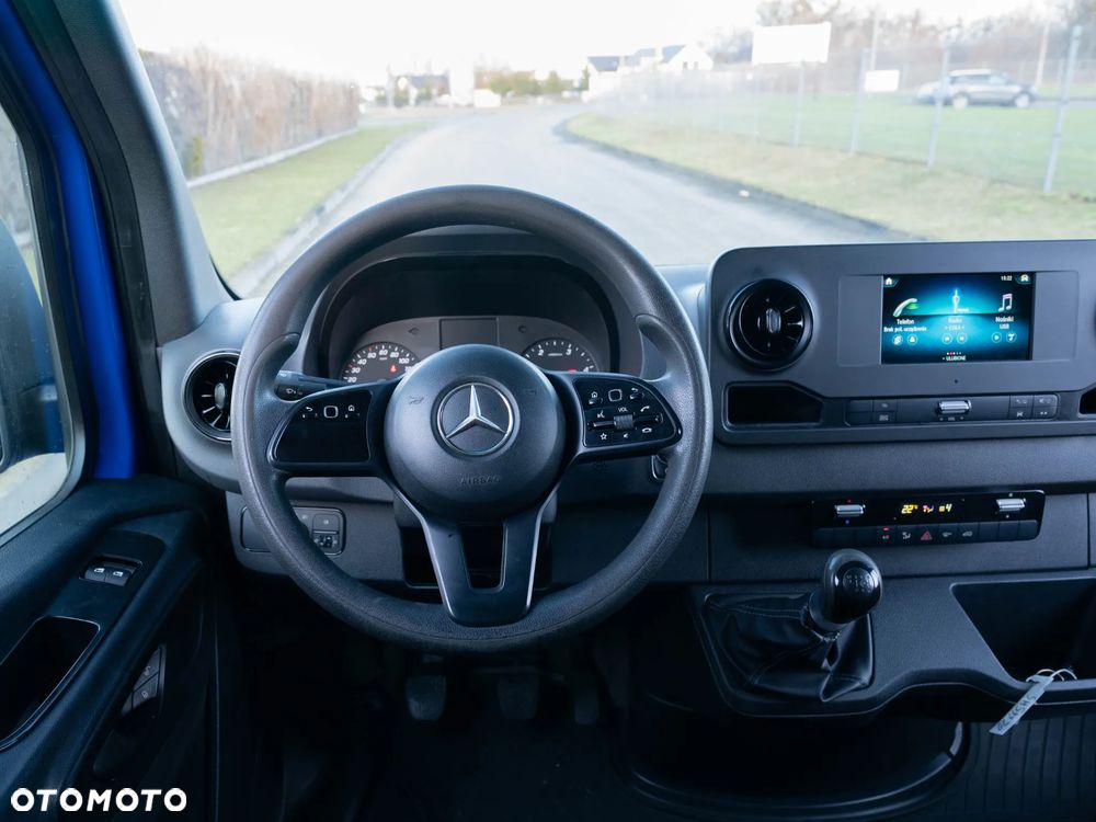 Mercedes-Benz Sprinter - 20