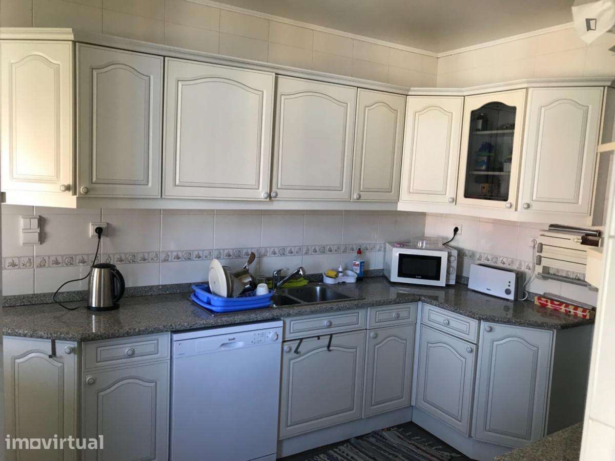 Quarto - localizado em Alameda Lisbon - Grande imagem: 4/33