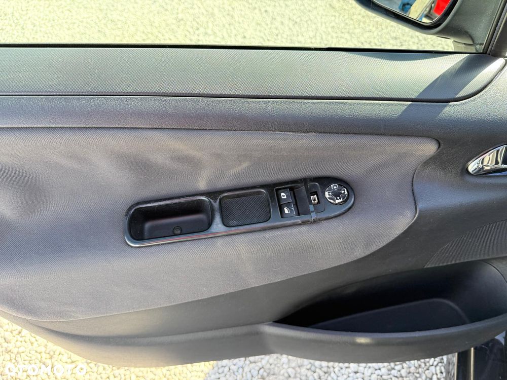 Peugeot 207 1.6 HDi - 15