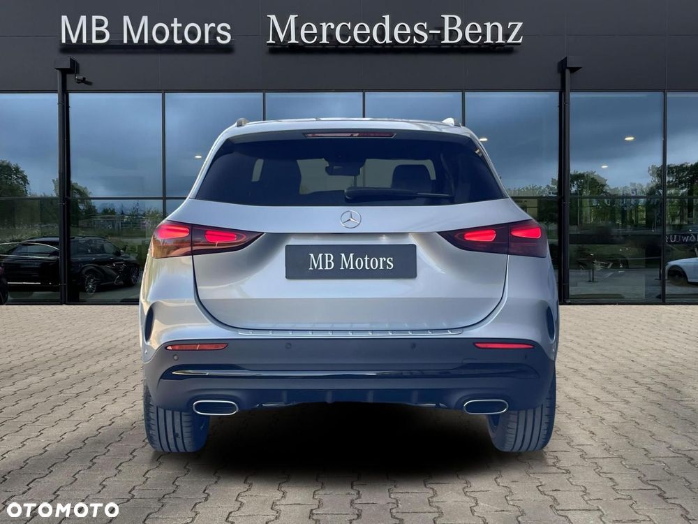 Mercedes-Benz GLA - 10