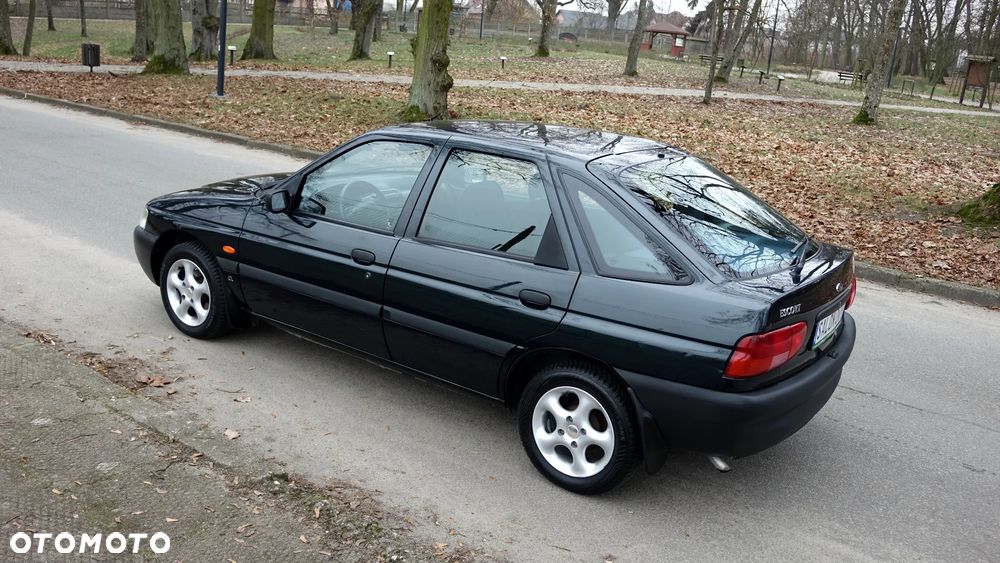 Ford Escort 1.3 CL - 24