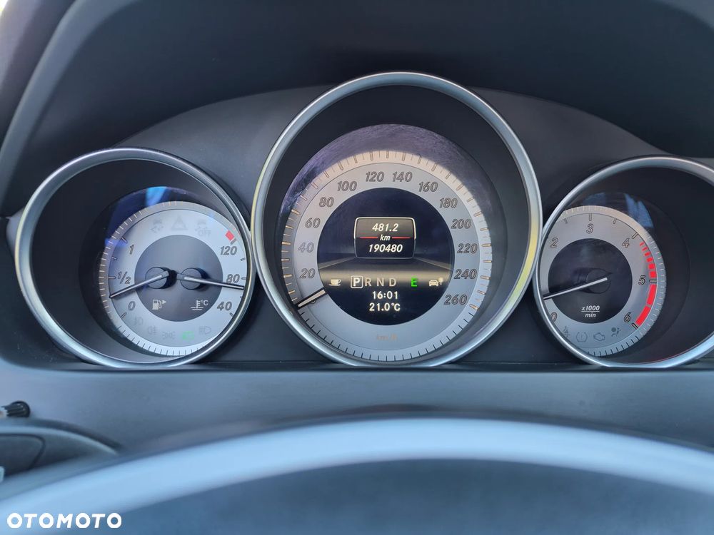 Mercedes-Benz Klasa C 300 CDI BlueEff 4-Matic Avantgarde - 20