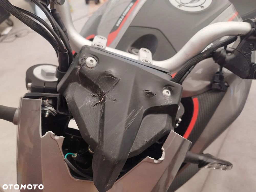 QJMOTOR SRK 125S - 11