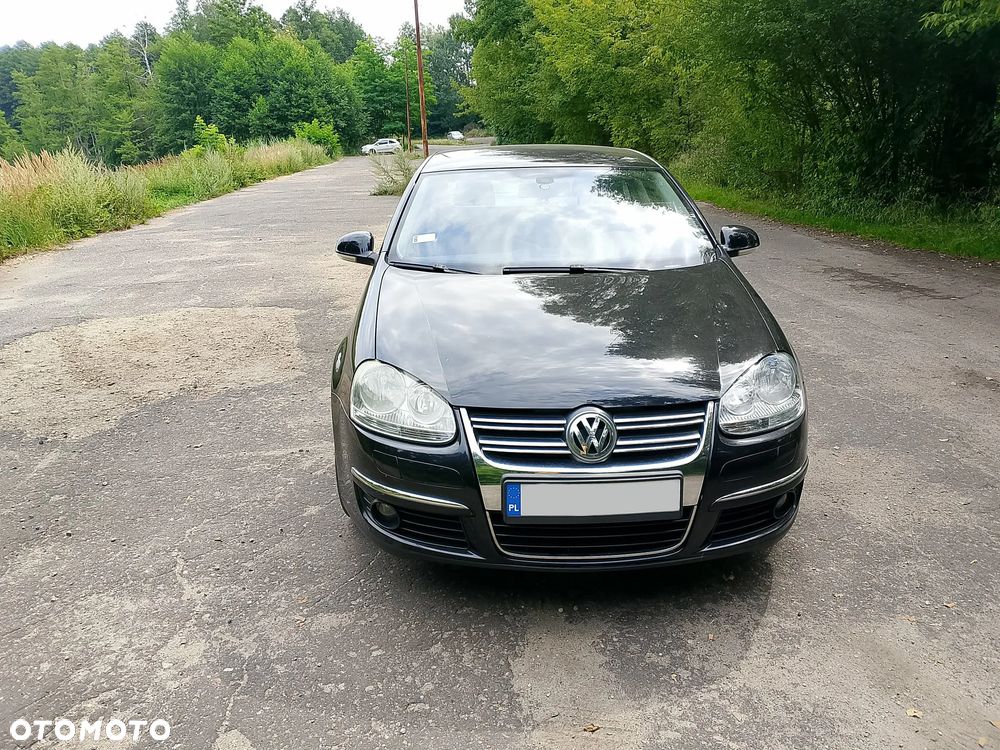 Volkswagen Jetta - 2