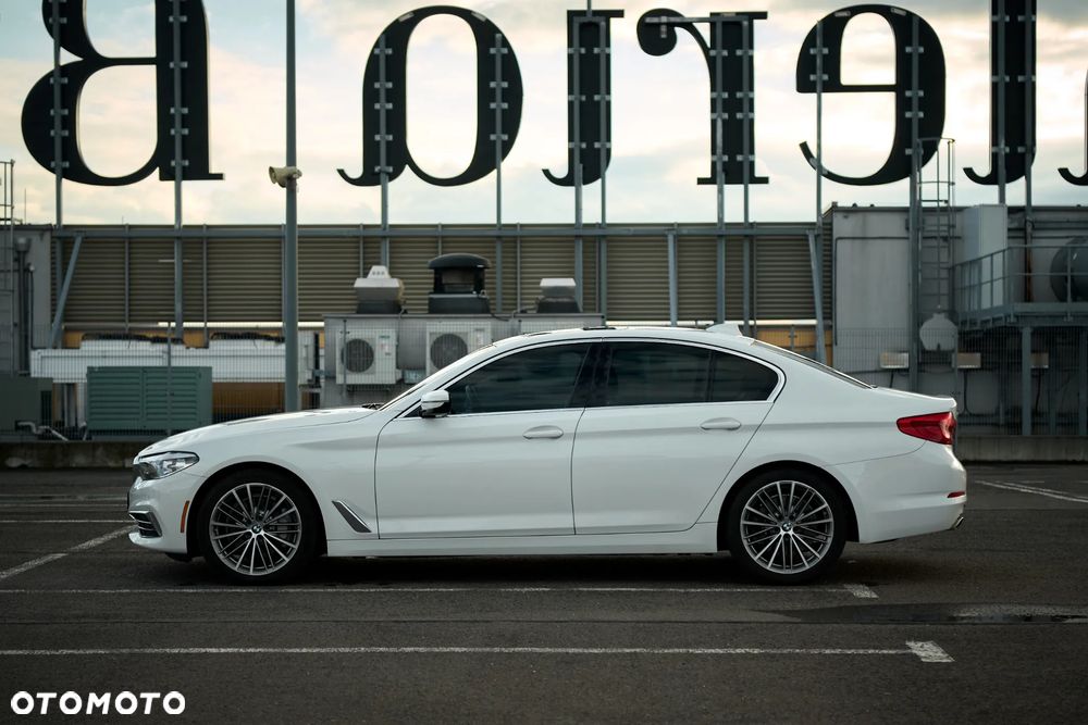BMW Seria 5 540i Luxury Line - 2