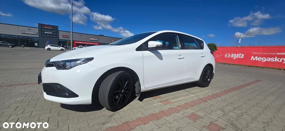 Toyota Auris 2015 photo 3