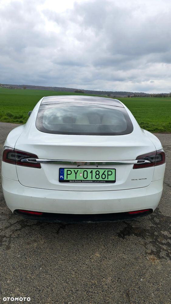 Tesla Model S - 5