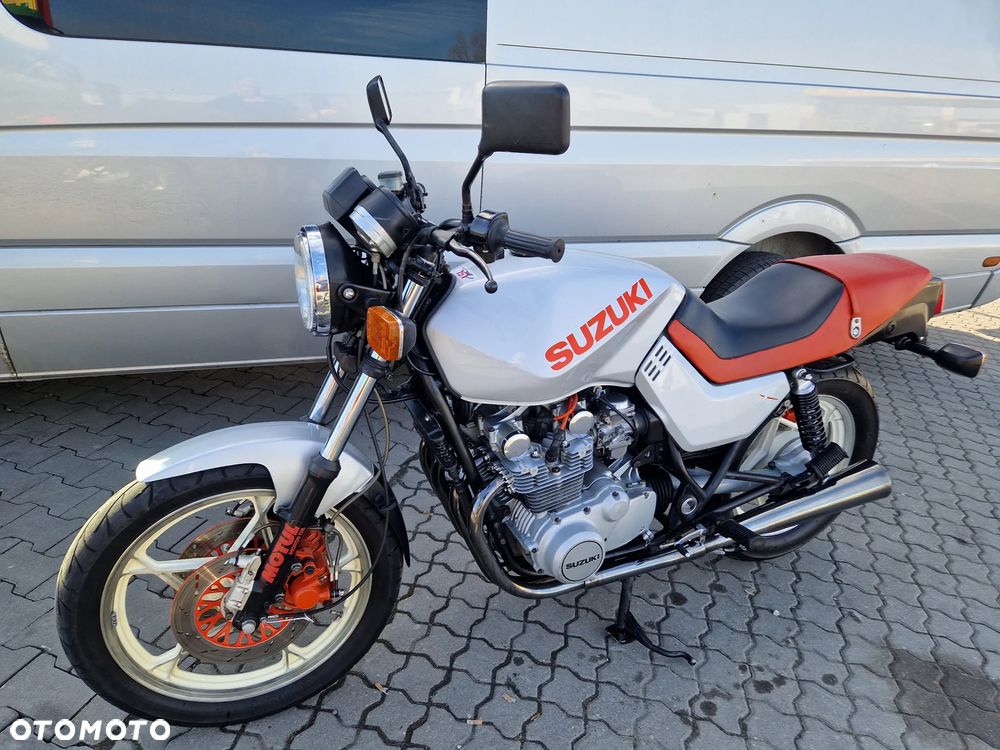 Suzuki GSX - 11